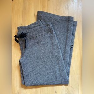 𝐋𝐮𝐥𝐮𝐥𝐞𝐦𝐨𝐧 𝐀𝐭𝐡𝐥𝐞𝐭𝐢𝐜𝐚